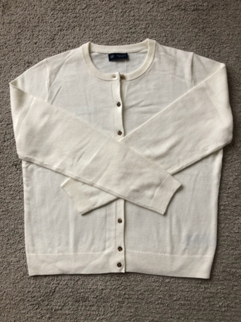 GAP Crewneck Lightweight cardigan.